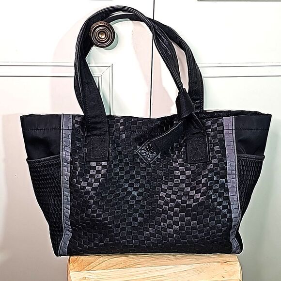 Tote Bag by Vera Wang Woven Black Side and Back Pocket Magnetic closure - Picture 1 of 9
